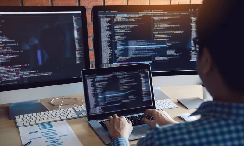 数据科学选型:R与Python如何赋能新余网站建设?